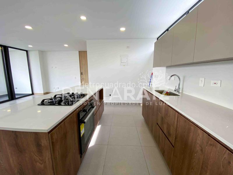 Apartamento Amplio de 3 Alcobas en El Tesoro - 2