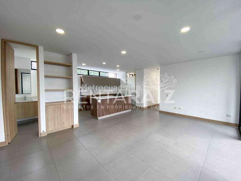 Apartamento Amplio de 3 Alcobas en El Tesoro - 5