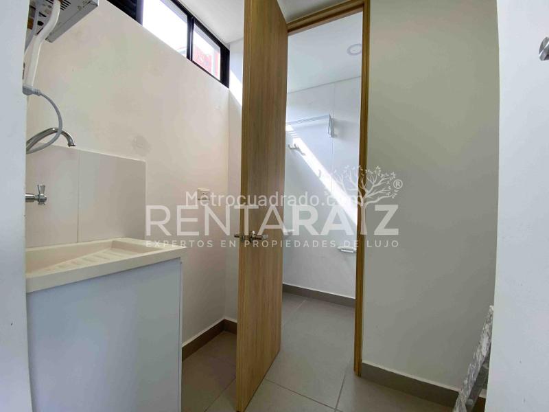 Apartamento Amplio de 3 Alcobas en El Tesoro - 9