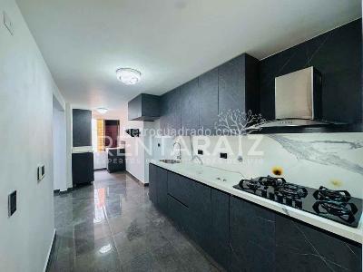 Apartamento de 4 alcobas en venta en Laureles, Medellín, 206 m² · foto 2 de 17