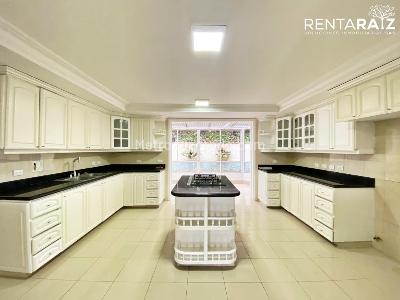 Casa de 4 alcobas en venta en San Lucas, Medellín, 735 m² · foto 5 de 20