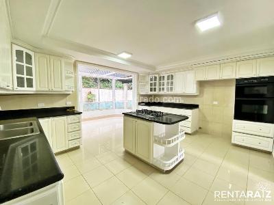 Casa de 4 alcobas en venta en San Lucas, Medellín, 735 m² · foto 6 de 20