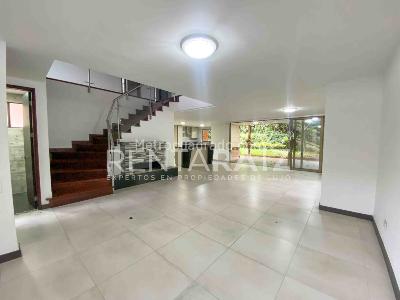 Casa de 3 alcobas en venta en Los Benedictinos, Envigado, 274 m² · foto 2 de 20