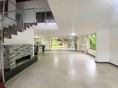 Casa de 3 alcobas en venta en Los Benedictinos, Envigado, 274 m² · foto 3 de 20