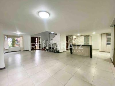 Casa de 3 alcobas en venta en Los Benedictinos, Envigado, 274 m² · foto 4 de 20