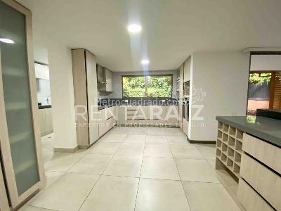 Casa de 3 alcobas en venta en Los Benedictinos, Envigado, 274 m² · foto 6 de 20