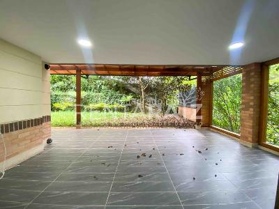 Casa de 3 alcobas en venta en Los Benedictinos, Envigado, 274 m² · foto 11 de 20