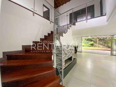 Casa de 3 alcobas en venta en Los Benedictinos, Envigado, 274 m² · foto 13 de 20
