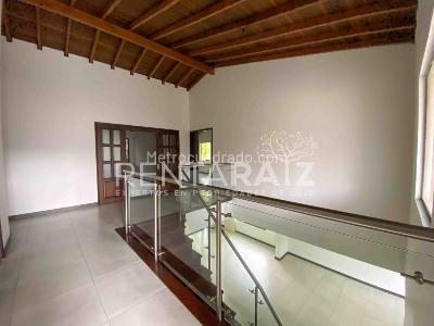Casa de 3 alcobas en venta en Los Benedictinos, Envigado, 274 m² · foto 17 de 20