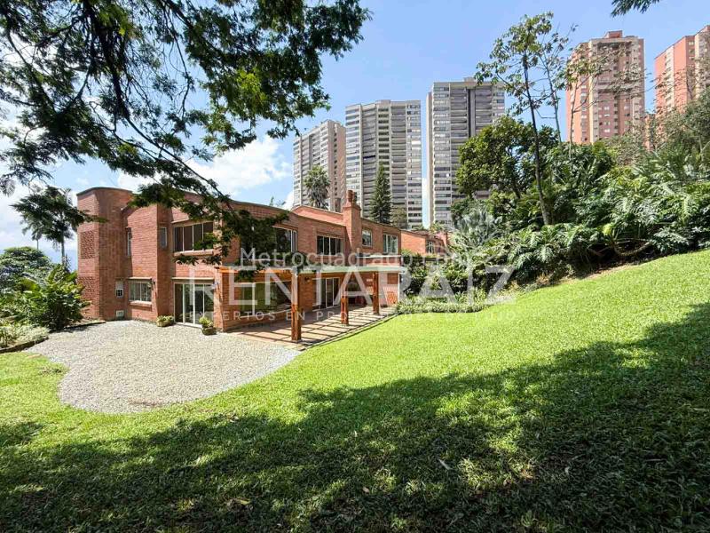 Luxury 4BR House for Rent in El Poblado