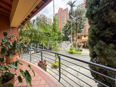 Casa de 3 alcobas en venta en La Inmaculada, Envigado, 300 m² · foto 5 de 20