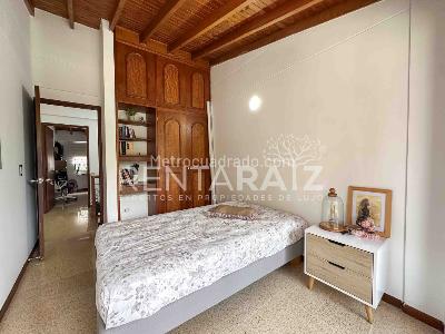 Casa de 4 alcobas en venta en Intermedia, Envigado, 204 m² · foto 14 de 20