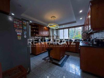 Apartamento de 3 alcobas en arriendo en Loma De Los Parra, Medellín, 260 m² · foto 15 de 20