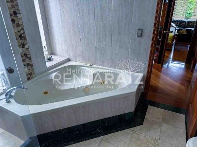 Apartamento de 3 alcobas en arriendo en Loma De Los Parra, Medellín, 260 m² · foto 17 de 20