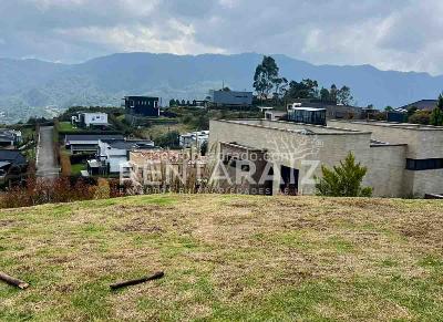 Casa de 4 alcobas en venta en Envigado El Escobero, Envigado, 245 m² · foto 2 de 20