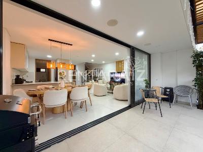 Casa de 3 alcobas en venta en San Lucas, Medellín, 168 m² · foto 2 de 20