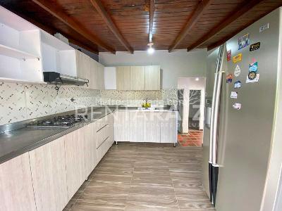 Casa de 3 alcobas en arriendo en Loma De Los Parra, Medellín, 120 m² · foto 2 de 20