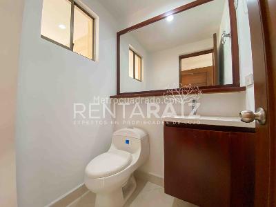 Casa de 3 alcobas en arriendo en Los Benedictinos, Envigado, 200 m² · foto 3 de 20
