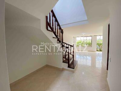 Casa de 3 alcobas en arriendo en Los Benedictinos, Envigado, 200 m² · foto 4 de 20