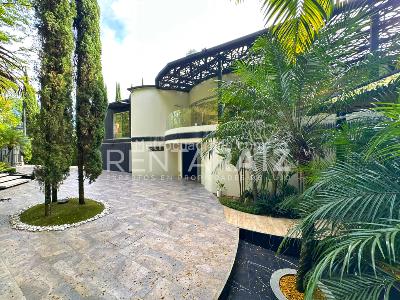 Casa de 4 alcobas en venta en Loma Del Escobero, Envigado, 800 m² · foto 2 de 20