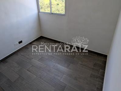 Apartamento de 2 alcobas en venta en Loma De San Jose, Sabaneta, 63 m² · foto 18 de 20