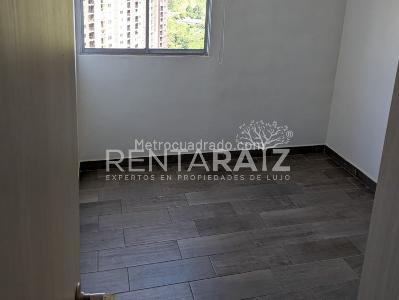 Apartamento de 2 alcobas en venta en Loma De San Jose, Sabaneta, 63 m² · foto 2 de 20