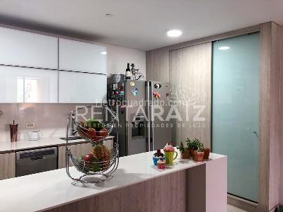 Apartamento de 3 alcobas en venta en Castropol, Medellín, 125 m² · foto 3 de 20
