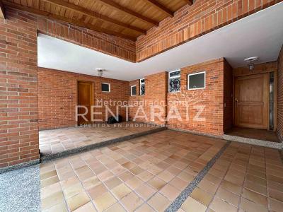 Casa de 3 alcobas en venta en Campestre, Envigado, 229 m² · foto 2 de 20