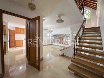 Casa de 3 alcobas en venta en Campestre, Envigado, 229 m² · foto 3 de 20