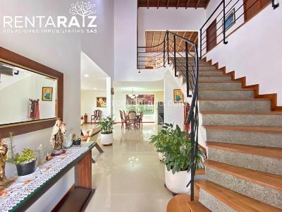 Casa de 4 alcobas en venta en Benedictinos, Envigado, 400 m² · foto 2 de 20