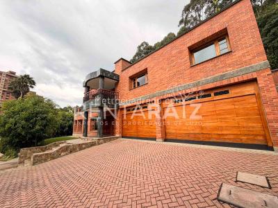 Casa de 3 alcobas en venta en El Poblado, Medellín, 578 m² · foto 2 de 20