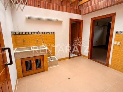 Casa de 3 alcobas en venta en El Poblado, Medellín, 578 m² · foto 11 de 20