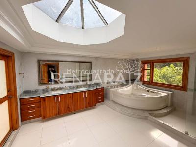 Casa de 3 alcobas en venta en El Poblado, Medellín, 578 m² · foto 17 de 20