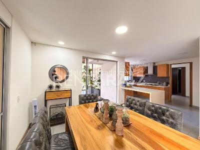 Casa de 3 alcobas en venta en Centro, Envigado, 300 m² · foto 9 de 20