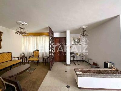 Casa de 5 alcobas en venta en Simon Bolivar, Medellín, 265 m² · foto 2 de 20