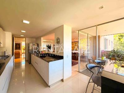 Apartamento de 3 alcobas en venta en El Tesoro, Medellín, 240 m² · foto 9 de 20