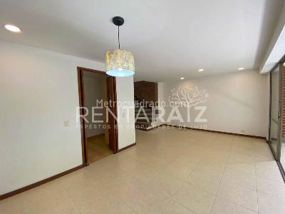 Casa de 3 alcobas en arriendo en San Lucas, Medellín, 244 m² · foto 3 de 20