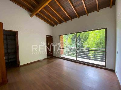 Casa de 3 alcobas en arriendo en San Lucas, Medellín, 244 m² · foto 15 de 20