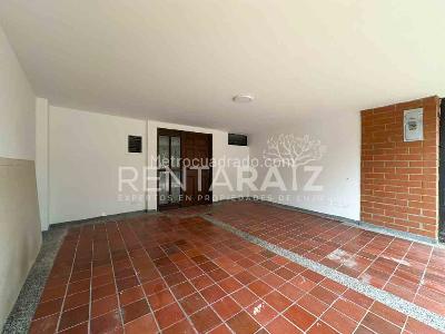 Casa de 4 alcobas en venta en Intermedia, Envigado, 245 m² · foto 2 de 20
