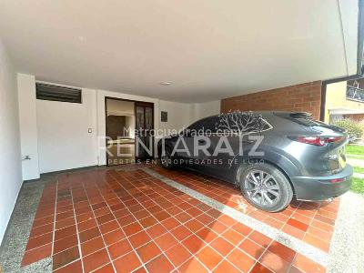 Casa de 4 alcobas en venta en Intermedia, Envigado, 204 m² · foto 2 de 20