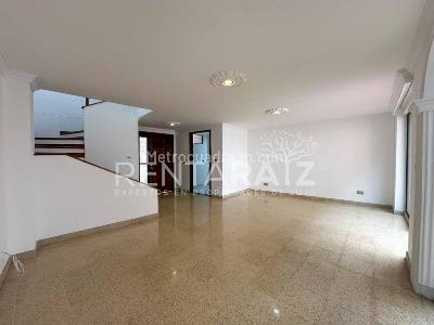 Casa de 4 alcobas en venta en Intermedia, Envigado, 204 m² · foto 5 de 20