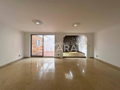 Casa de 4 alcobas en venta en Intermedia, Envigado, 204 m² · foto 15 de 20