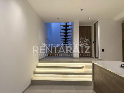 Casa en arriendo en El Poblado, Medellín · foto 2 de 20