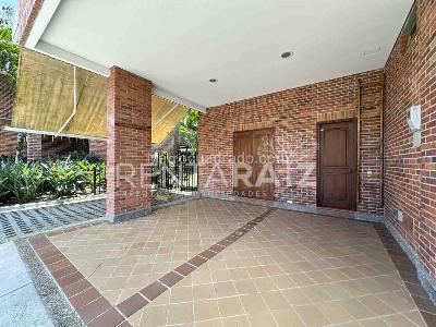 Casa de 3 alcobas en venta en Cola Del Zorro, Medellín, 340 m² · foto 2 de 20
