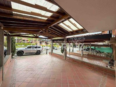 Casa de 3 alcobas en venta en El Dorado, Envigado, 200 m² · foto 2 de 20