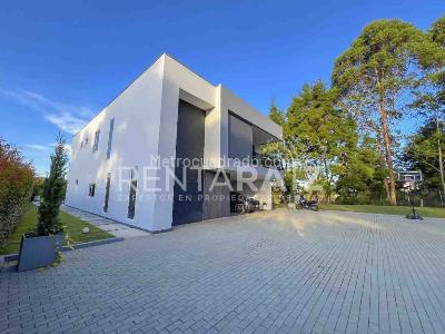 Casa de 5 alcobas en venta en Manpusto, Rionegro, 390 m² · foto 3 de 20