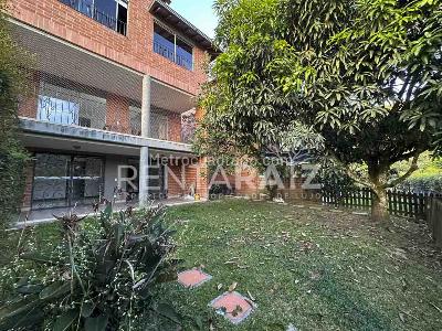 Casa de 3 alcobas en venta en Loma Del Chocho, Envigado, 290 m² · foto 3 de 20