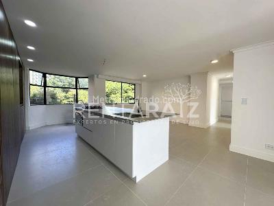 Apartamento de 3 alcobas en venta en El Poblado, Medellín, 150 m² · foto 2 de 20