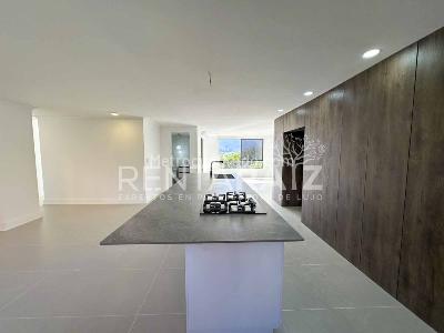 Apartamento de 3 alcobas en venta en El Poblado, Medellín, 150 m² · foto 6 de 20