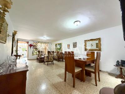 Casa de 4 alcobas en venta en El Trianon, Envigado, 174 m² · foto 3 de 20
